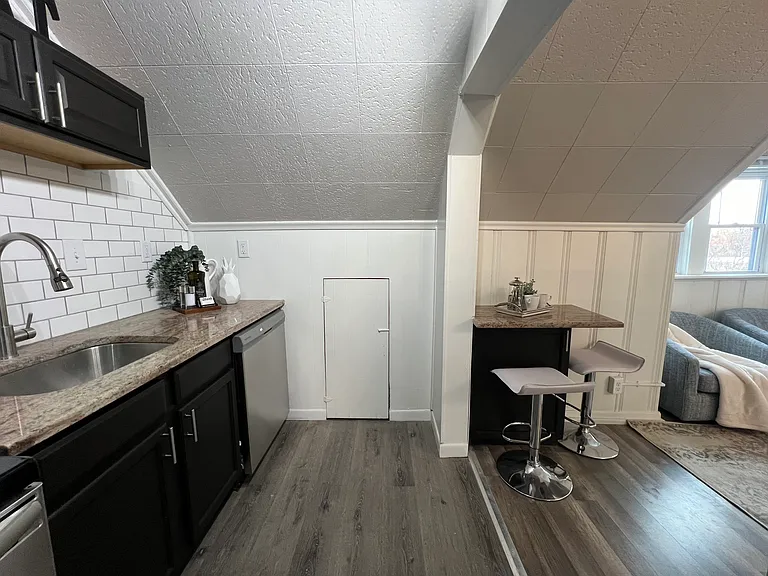 1084 Van Dyke St #301 — Photo 10