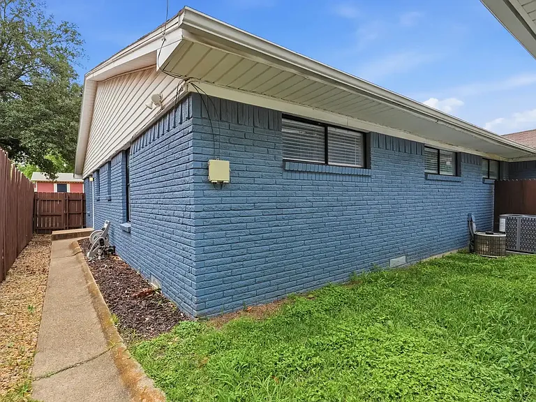 10805 Lake Gardens Dr — Photo 11