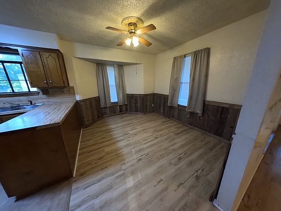 2nd image of 1412 Janet Ln