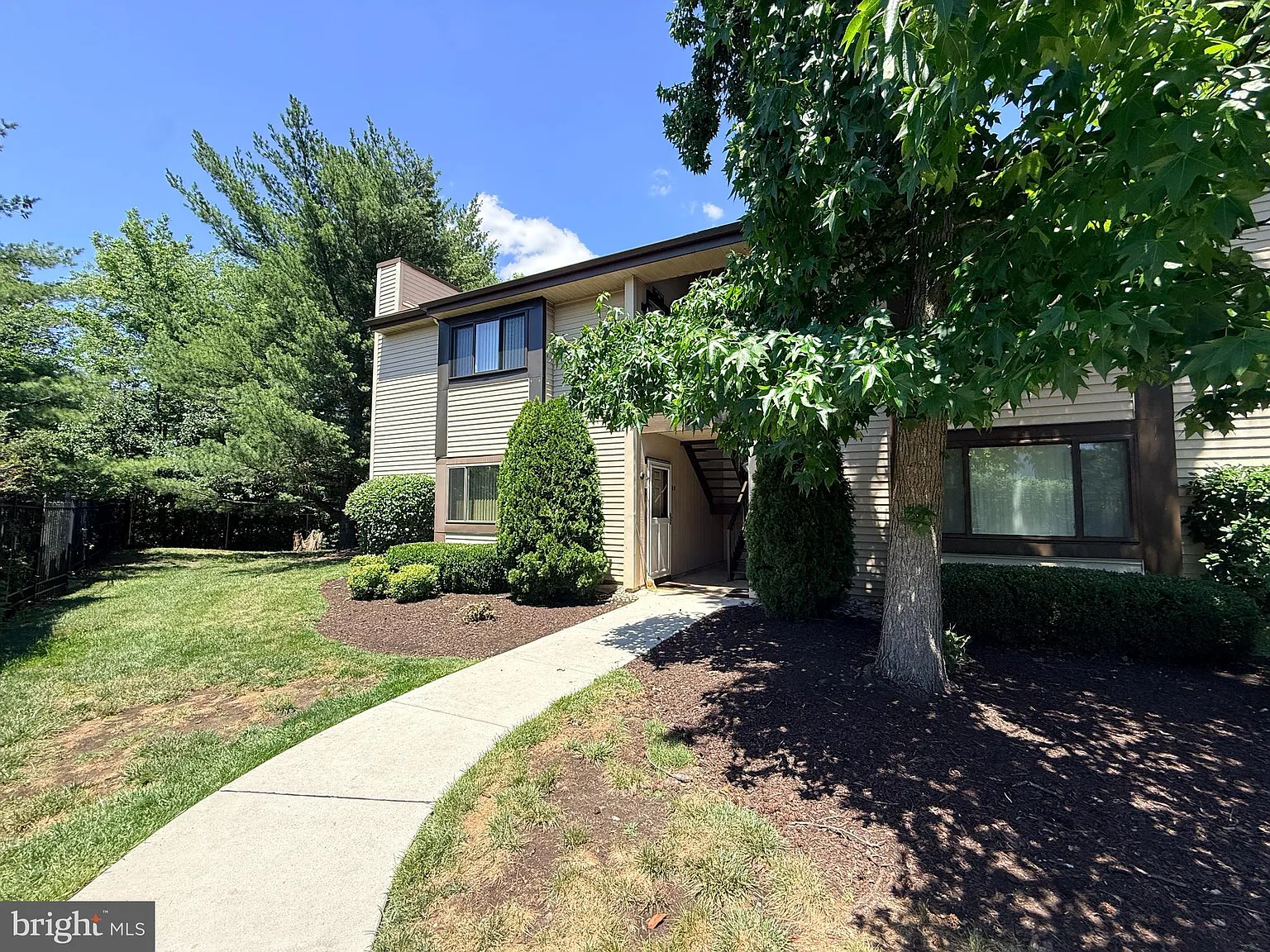 2 bed, 1112 sqft, $2,000 — Photo 2