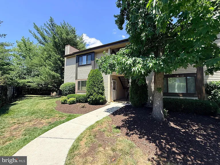 808 Britton Pl — Photo 2