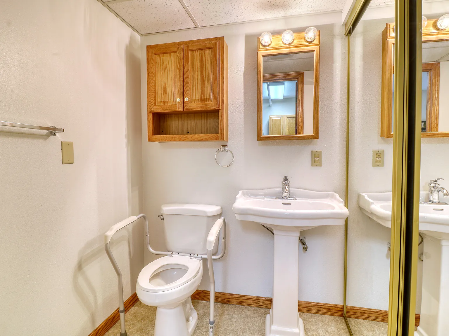 1 bed, 1.5 bath, 600 sqft, $900 — Photo 4
