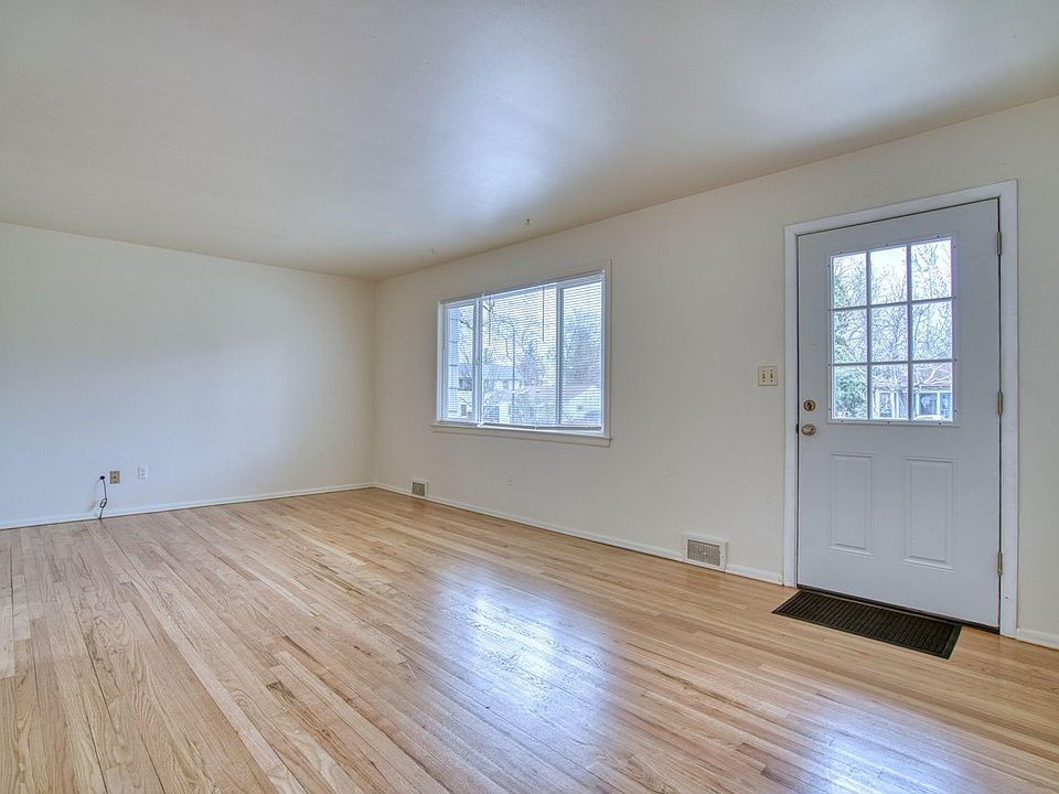 1st image of 325 27th St
