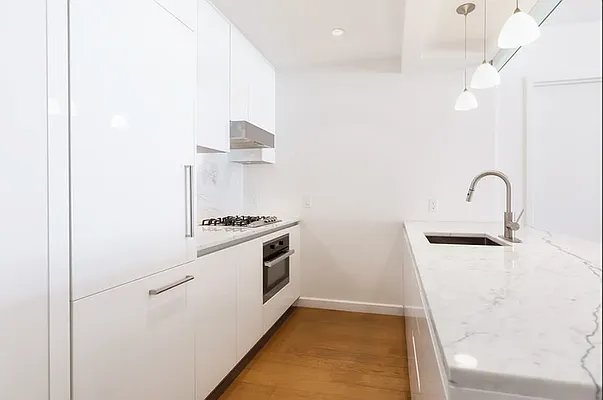 Rented by SERHANT. | media 8