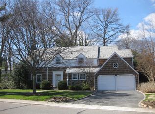 15 Bourndale Rd N, Manhasset, NY 11030