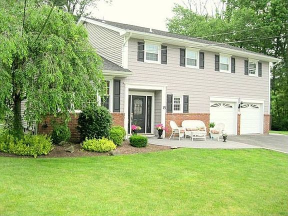 3rd image of 15 Klimback Ct