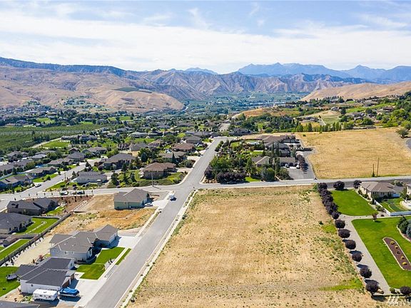5th image of 898 Autumn Crest Dr
