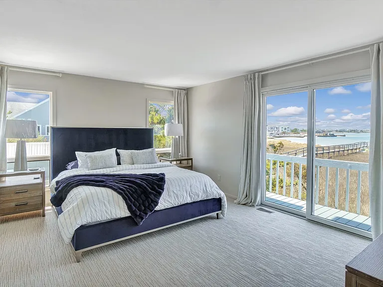 552 Dune Rd — Photo 15