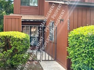 5855 SW 8th Pl, Gainesville, FL 32607
