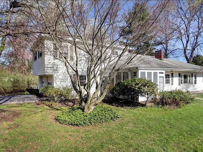 161 Cedar Ln — Photo 1