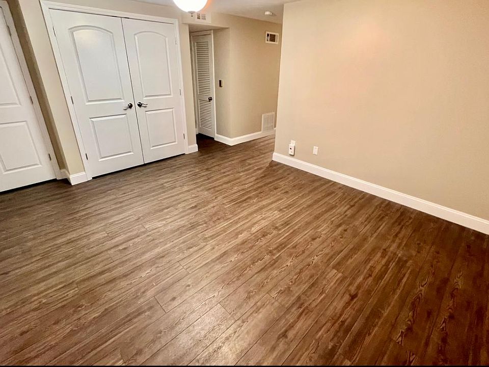 1st image of 917 9th Ave W #10