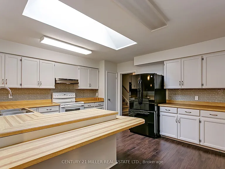 91 Ennisclare Dr E — Photo 8