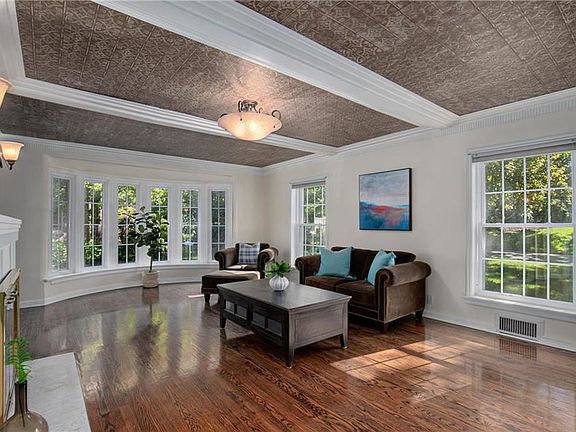 5th image of 1240 W 60th Ter