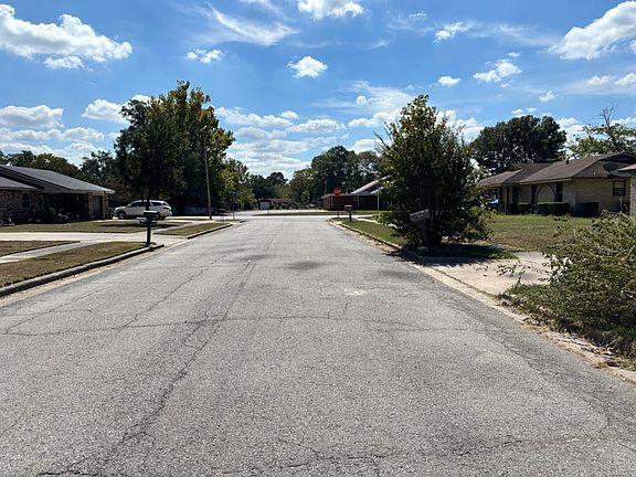 5th image of 2704 Patricia St