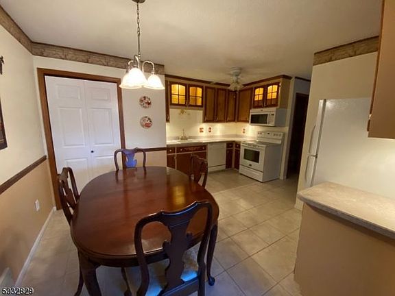 4th image of 142 Heritage Ln #108