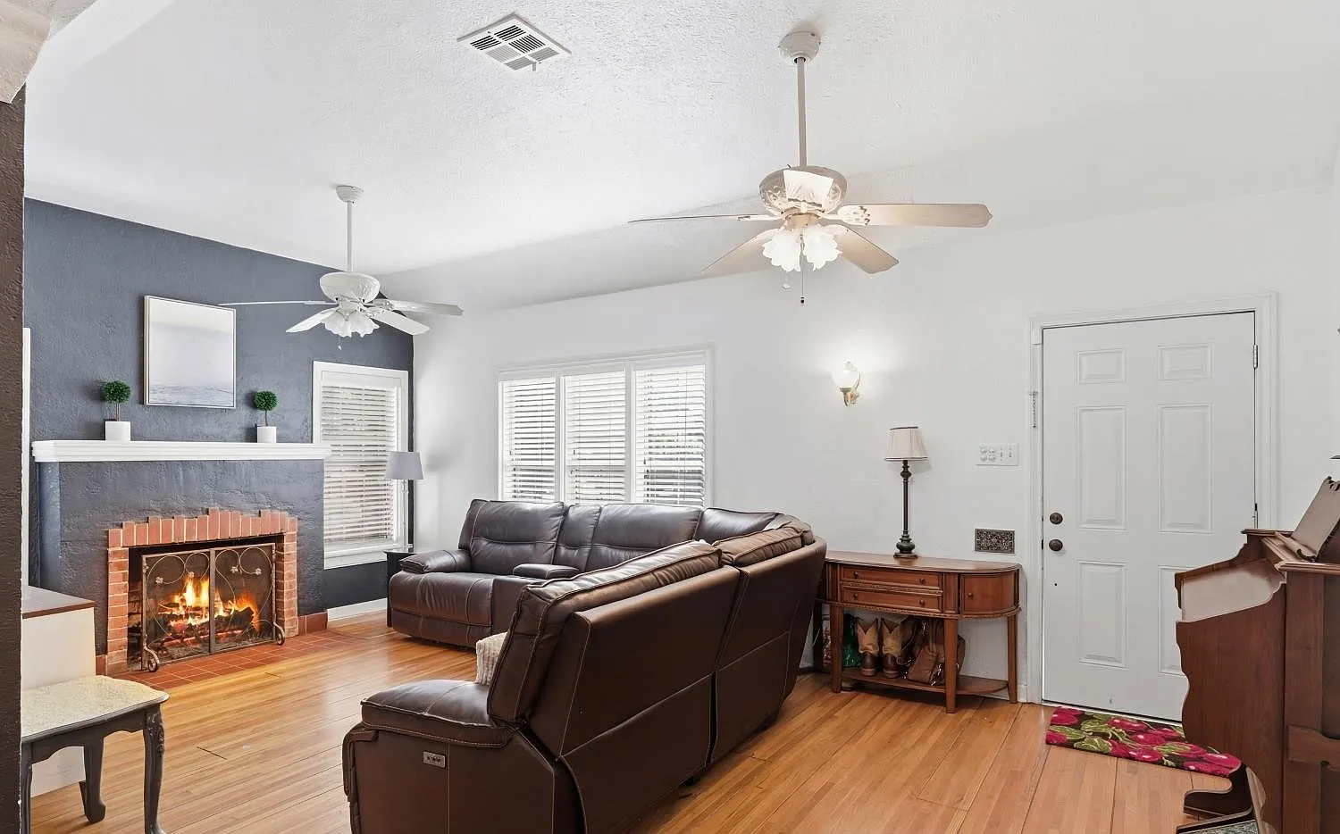 3 bed, 2.5 bath, 1863 sqft, $2,600 — Photo 4
