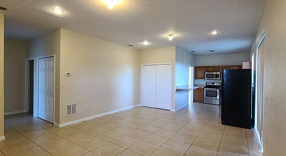 3rd image of 405 Majestic Way
