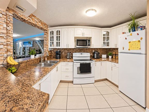 3rd image of 1145 W 42nd St #26