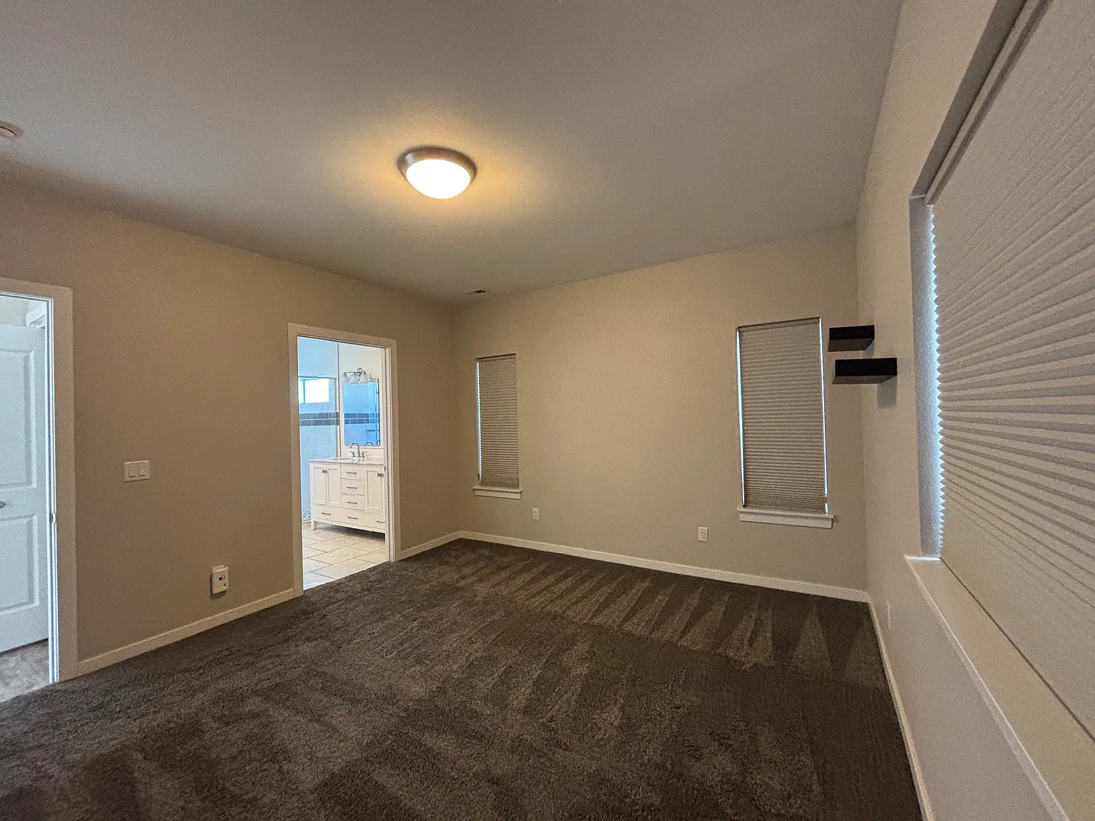 Wow! 3br/2ba With Fence And Heated Garage! — Photo 3