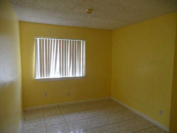4th image of 7749 Aspen Ave
