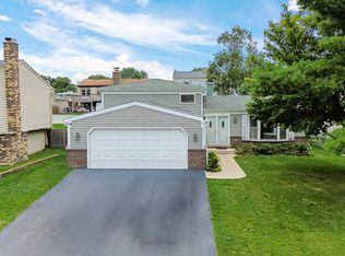 915 Wampum Ct, Carol Stream, IL 60188