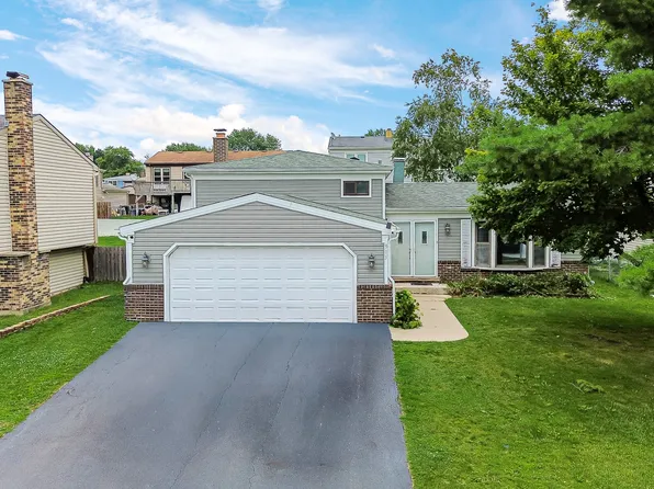 915 Wampum Ct, Carol Stream, IL 60188