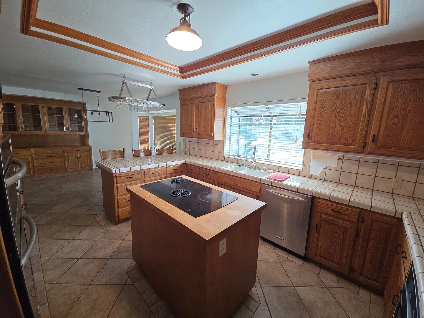 Gorgous 3 Bedroom 2/5 Bath Country Home — Photo 2