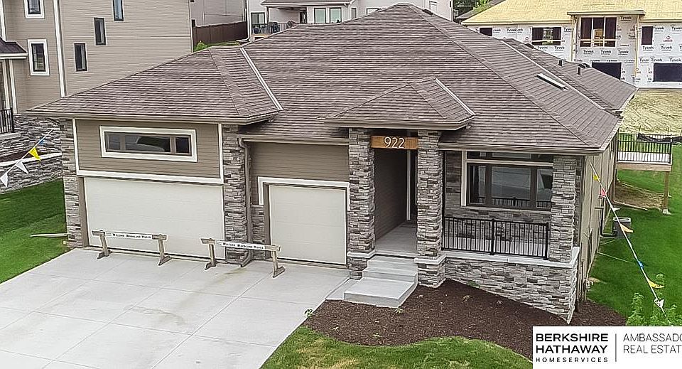 1st image of 922 S 184 Avenue Cir