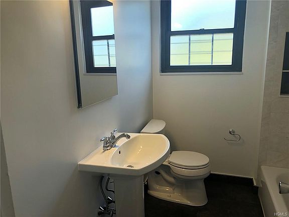 5th image of 181 Pearsall Dr APT 6D