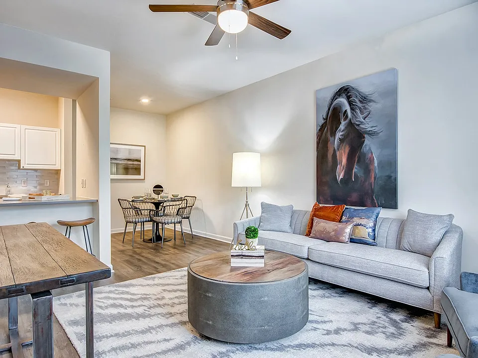 Elevation 3505 Apartments & Townhomes
