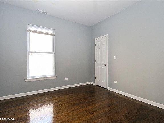 4th image of 7829 S Union Ave #1