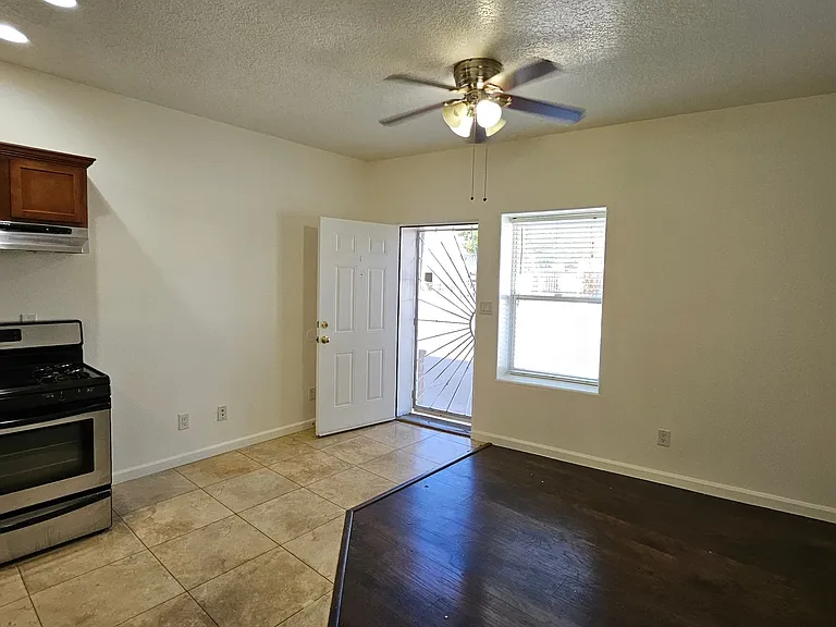 317 Washington St SE #A-F — Photo 11