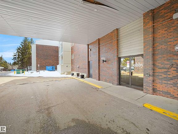 3rd image of 4404 122nd St NW