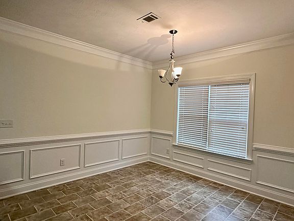 5th image of 2455 Newbury Ave