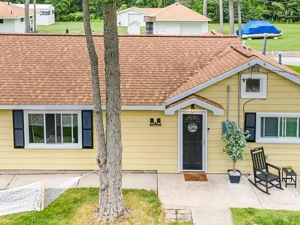 6789 E Houghton Lake Dr, Houghton Lake, MI 48629