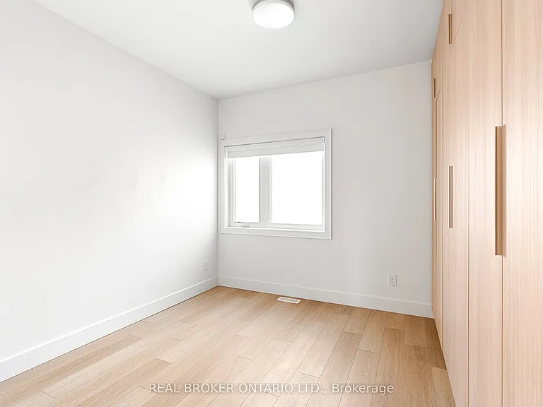 21 Farnham Ave #LANEWAY - UPPER — Photo 13