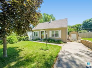 808 S Willow Ave, Sioux Falls, SD 57104