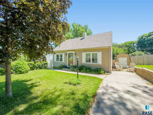 808 S Willow Ave, Sioux Falls, SD 57104
