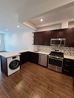 Rented by Bouklis Group | media 4
