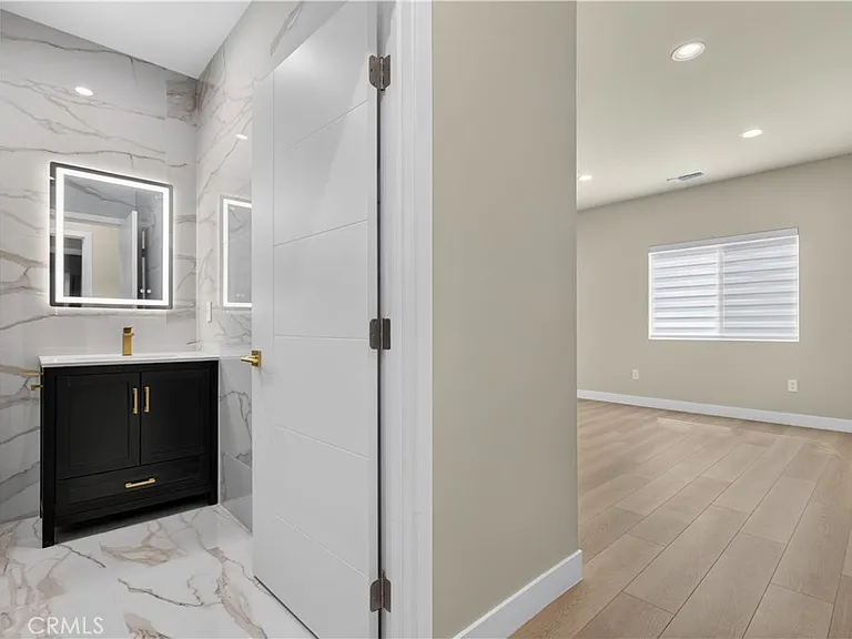 16425 Clymer St — Photo 24