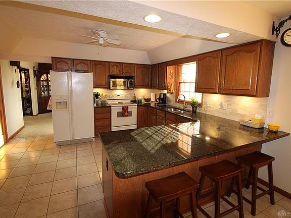 3rd image of 945 Golden Beech Dr
