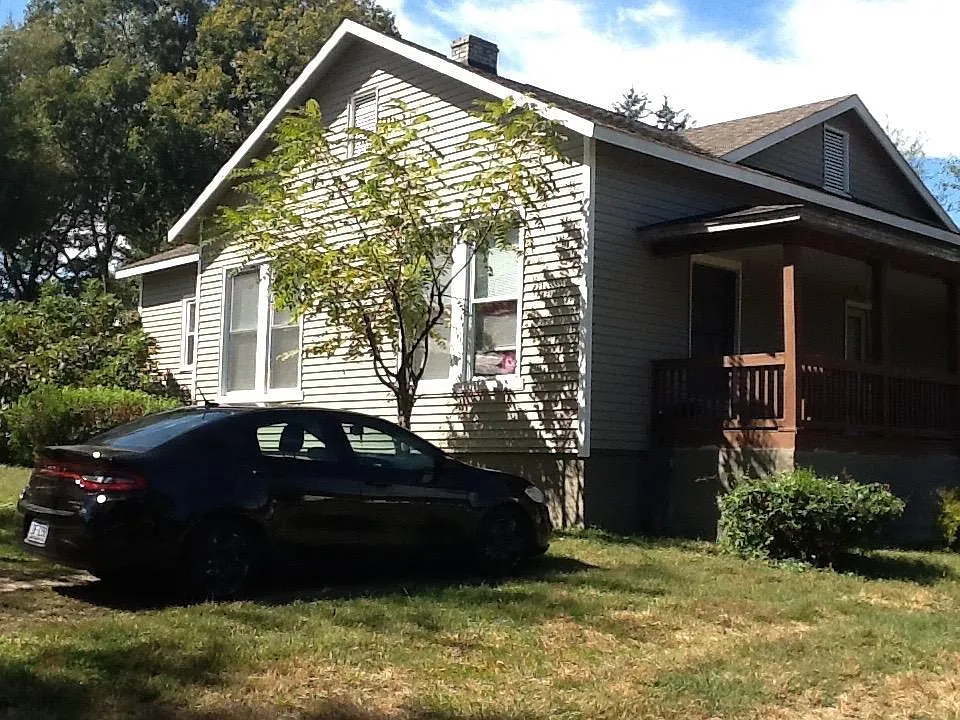 803 Woodlawn St — Photo 1