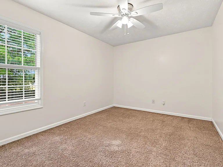 4906 Yorkchester Dr — Photo 12