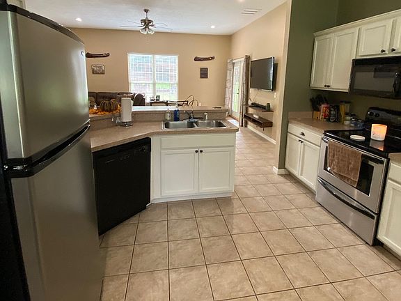 4th image of 147 NW Lakeside Ct