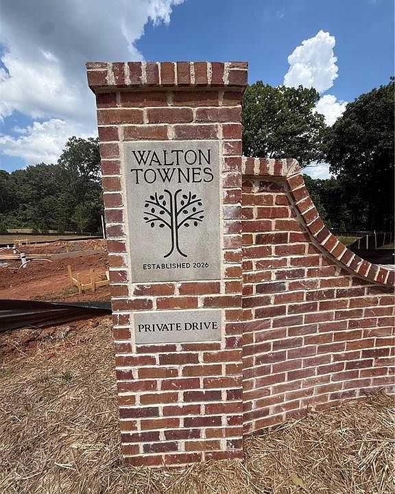 1st image of 1963 Walton Ct #2