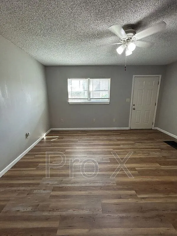 2 bed, 1.0 bath, $750 — Photo 3