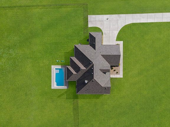 3rd image of 634 Gant Rd