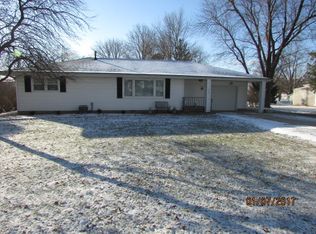 225 E Columbus St, Sibley, IL 61773