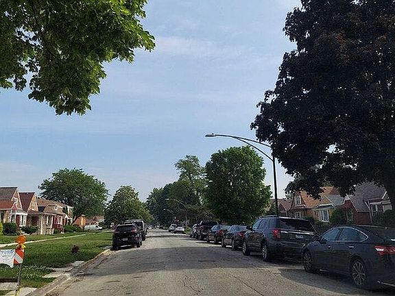 5th image of 8628 S Prairie Ave