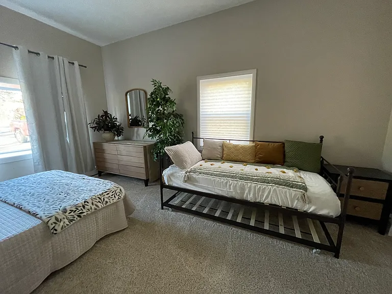 Main Extra Large Bedroom